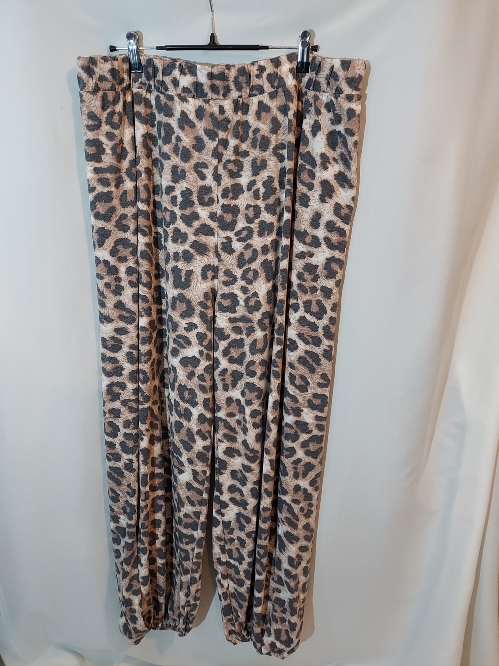 Zenana Outfitters Leopard Print Wide-Leg Side Slit Harem Joggers - 2X
